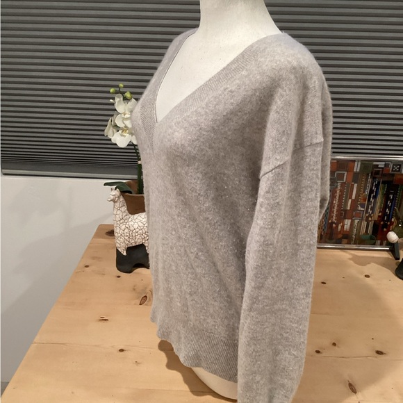 White+Warren Cashmere V-Neck Size Large Women Gray - Picture 7 of 10